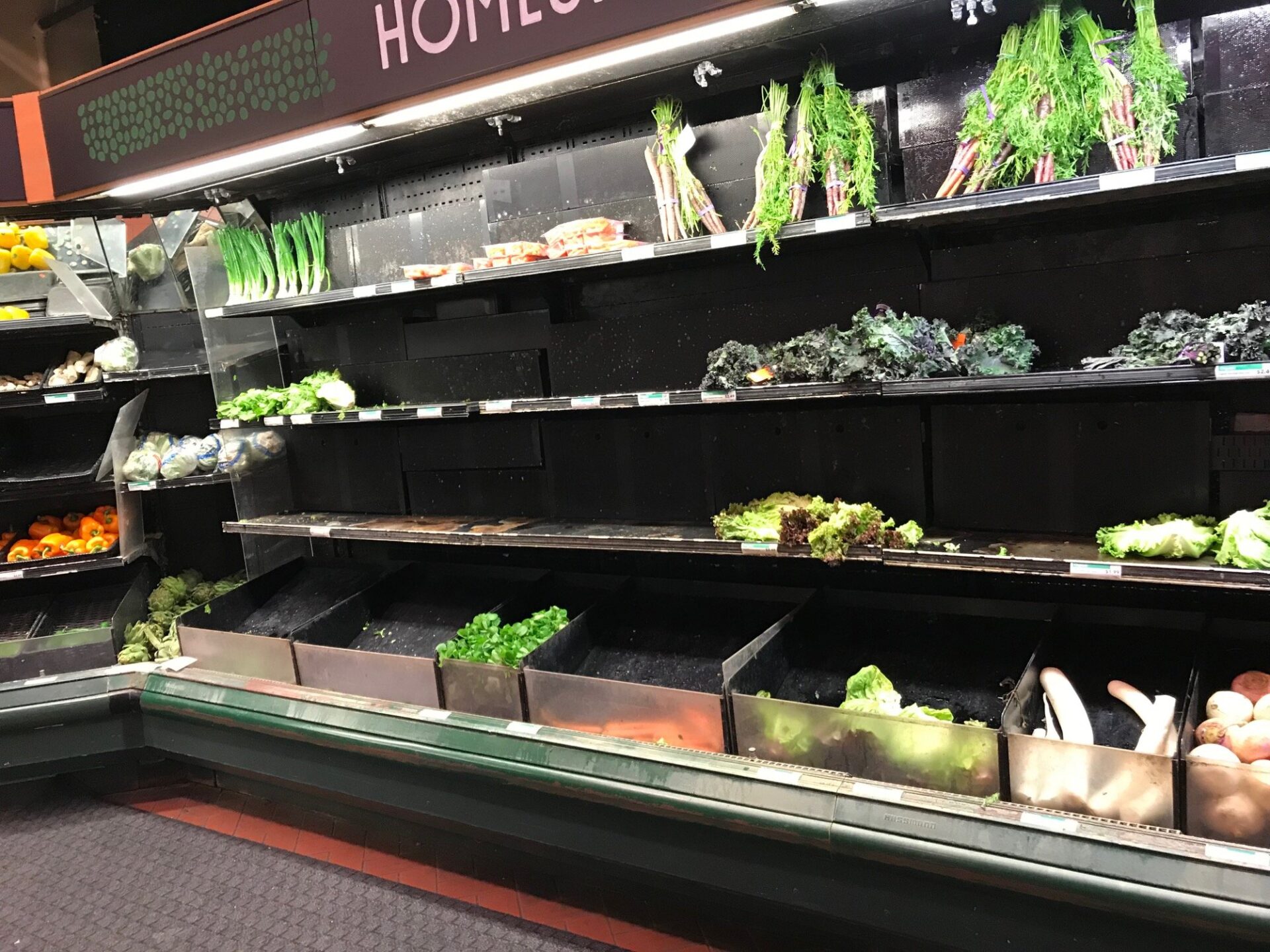 Amazon傘下のWhole Foods、効率重視で棚がガラガラ