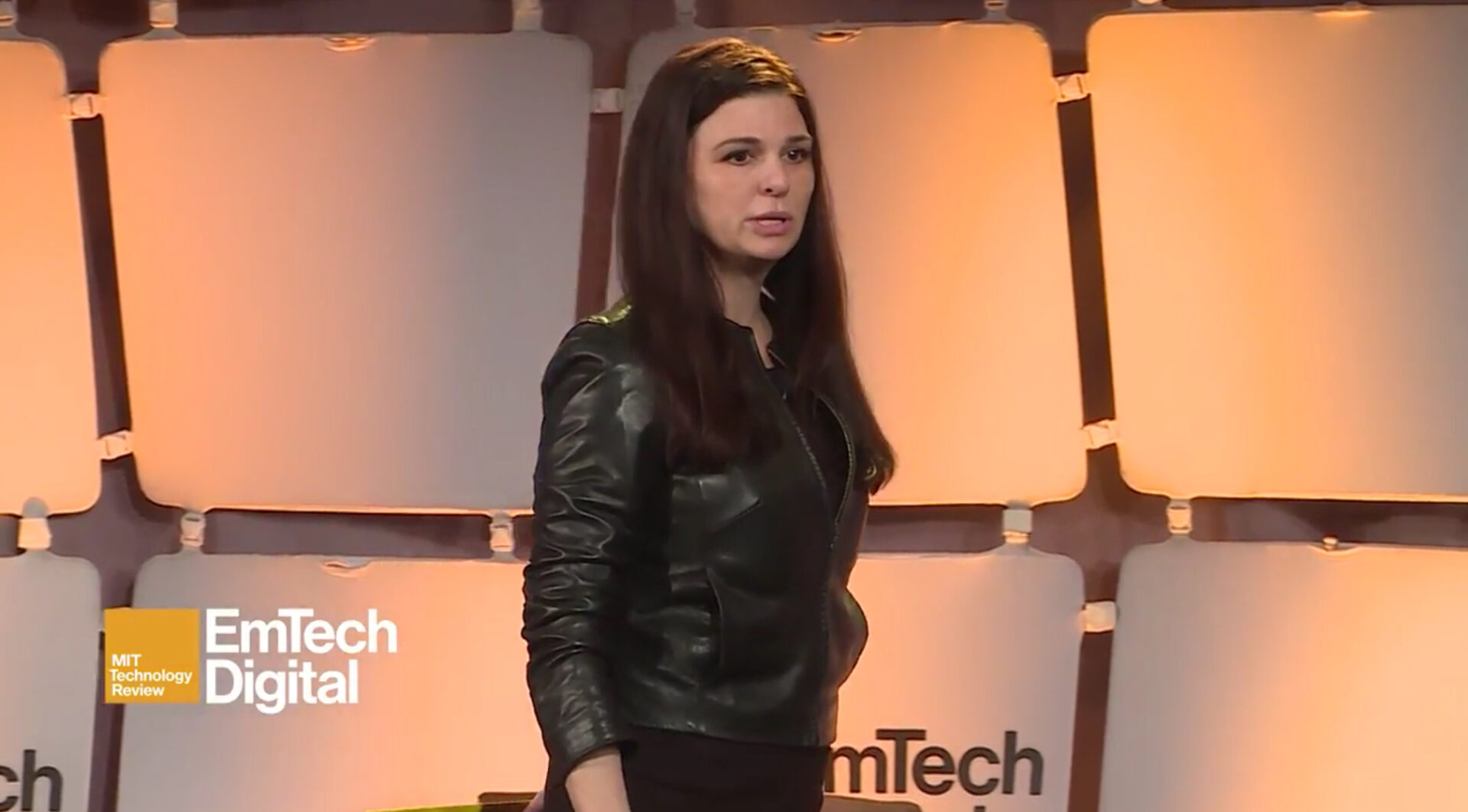 AIを利用した創薬、新素材開発の時代がやってきた　EMTech Digitalから