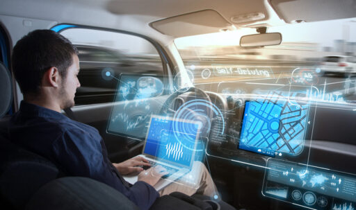 自動走行車って、いつ実用化するの？やっぱり数年間は無理かな。