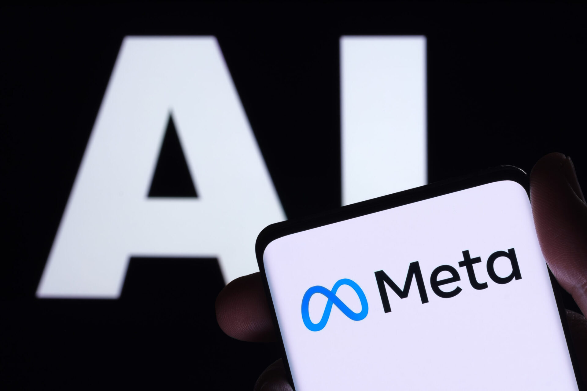 ChatGPTを超えた！？開発者に人気　MetaのCode Llama