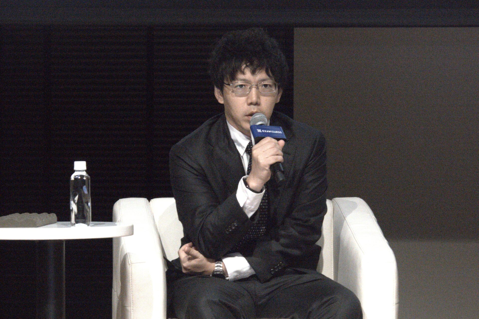 半田が企業事例を語る様子